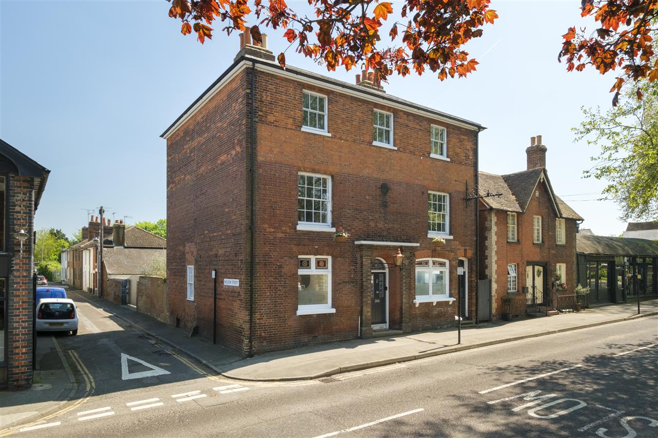 Crown & Anchor Image