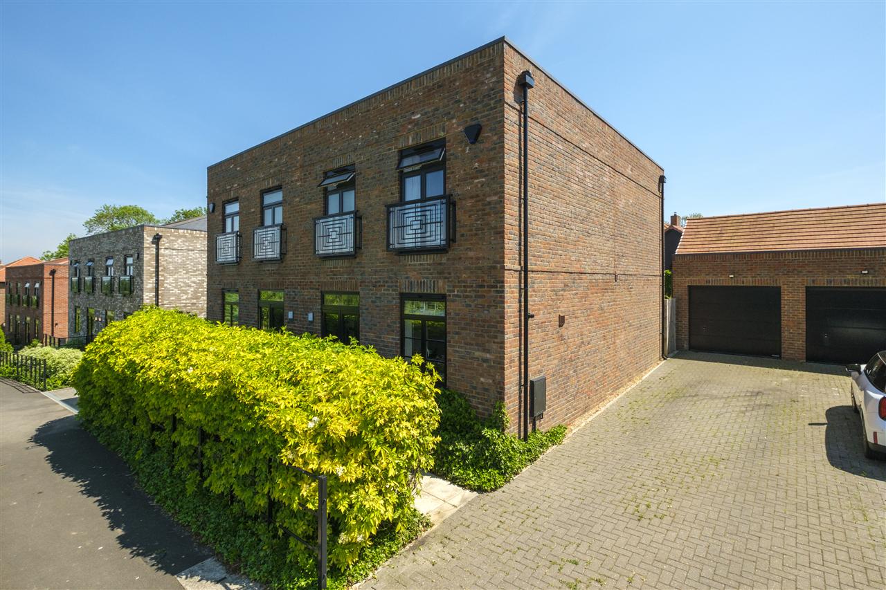 13 Broadbank Way Image